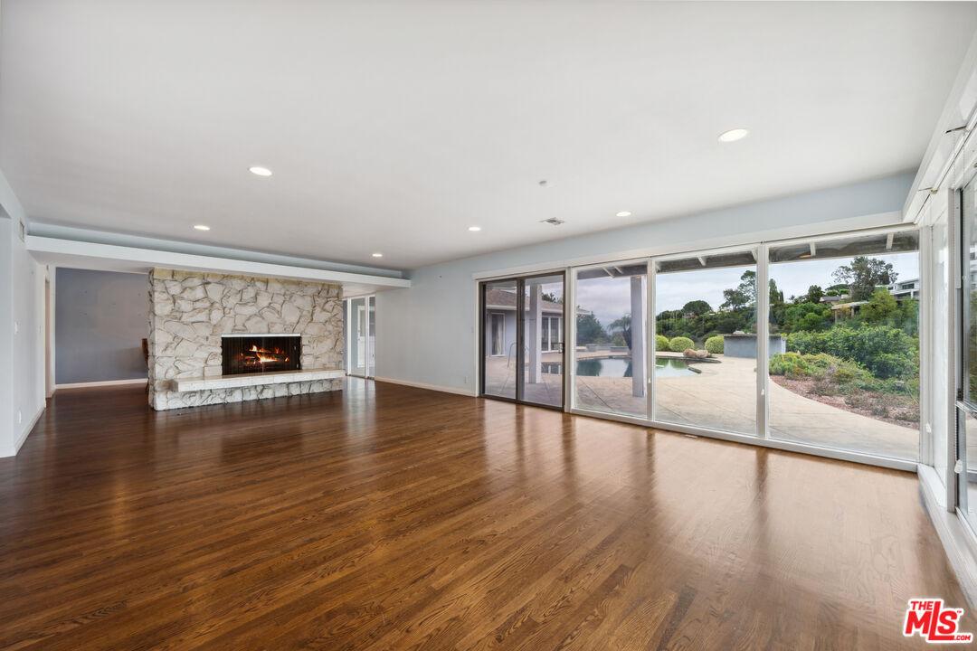 15901 High Knoll Rd