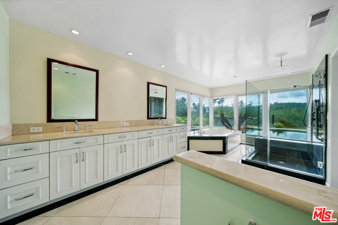 15901 High Knoll Rd