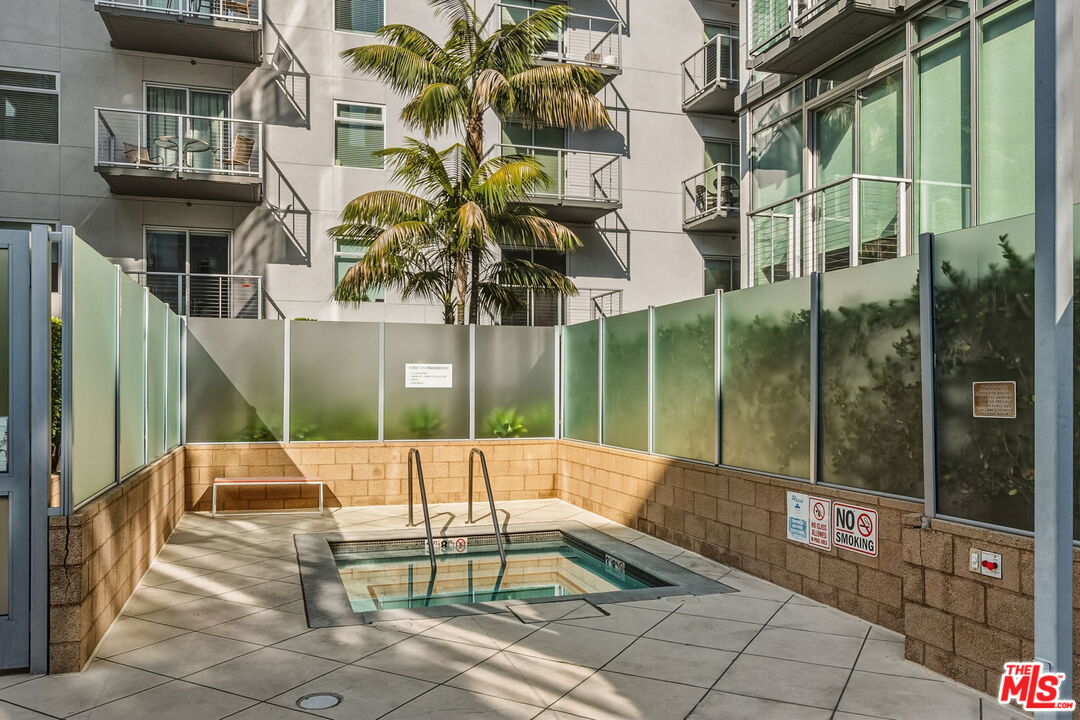 645 W 9th St Unit: 712
