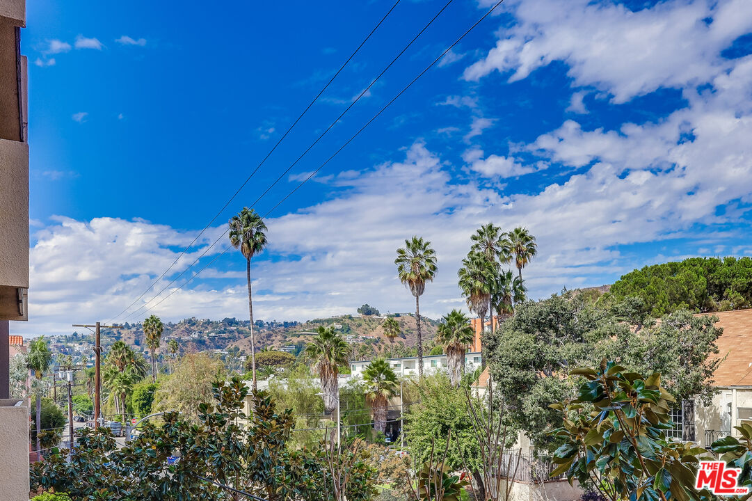 7320 Hawthorn Ave Unit: 207