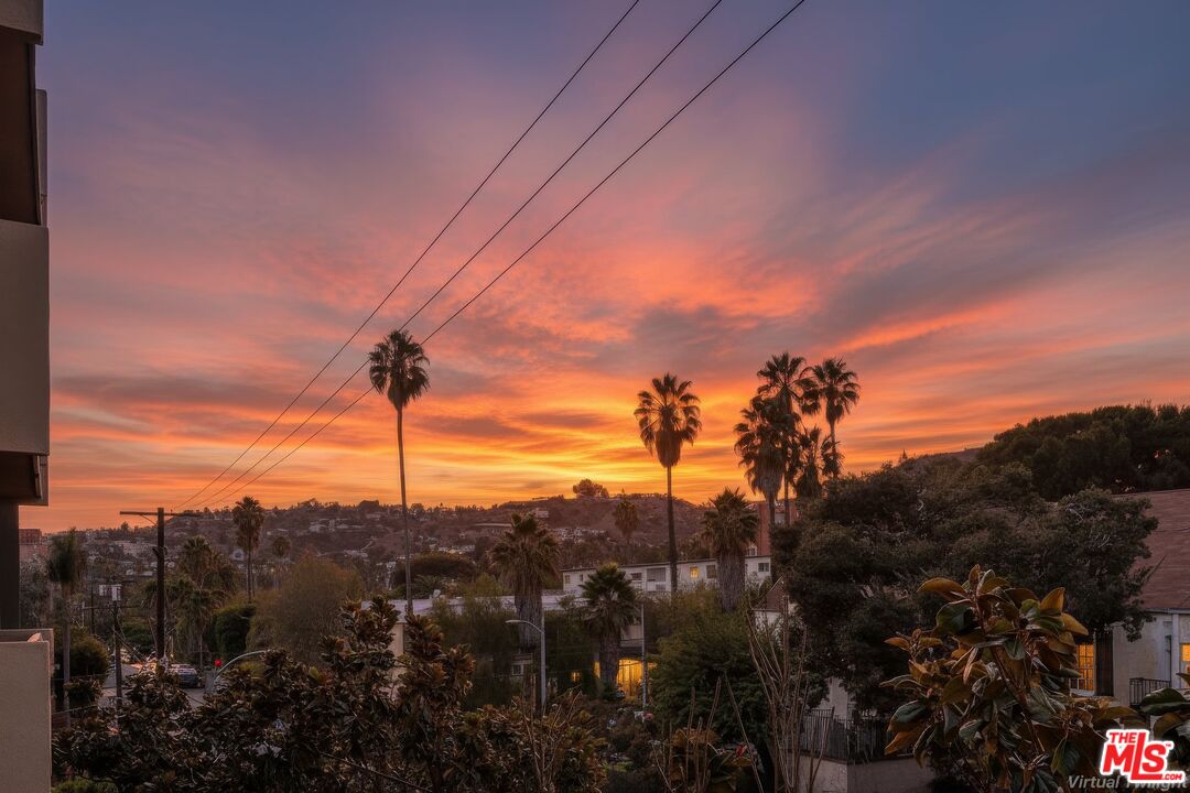 7320 Hawthorn Ave Unit: 207