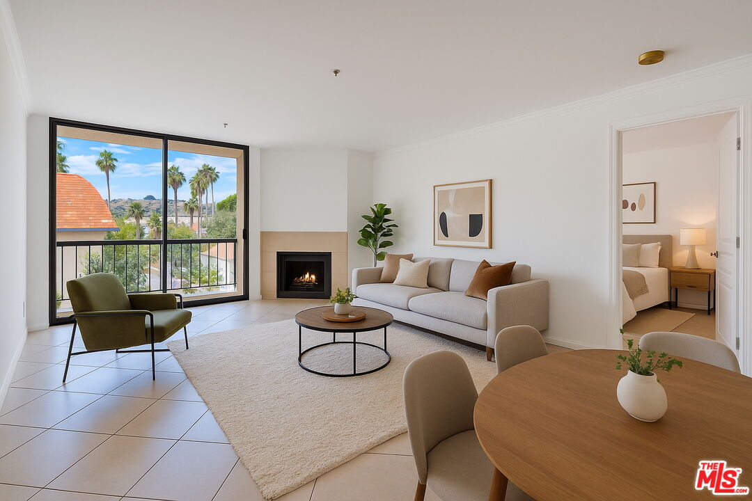 7320 Hawthorn Ave Unit: 207
