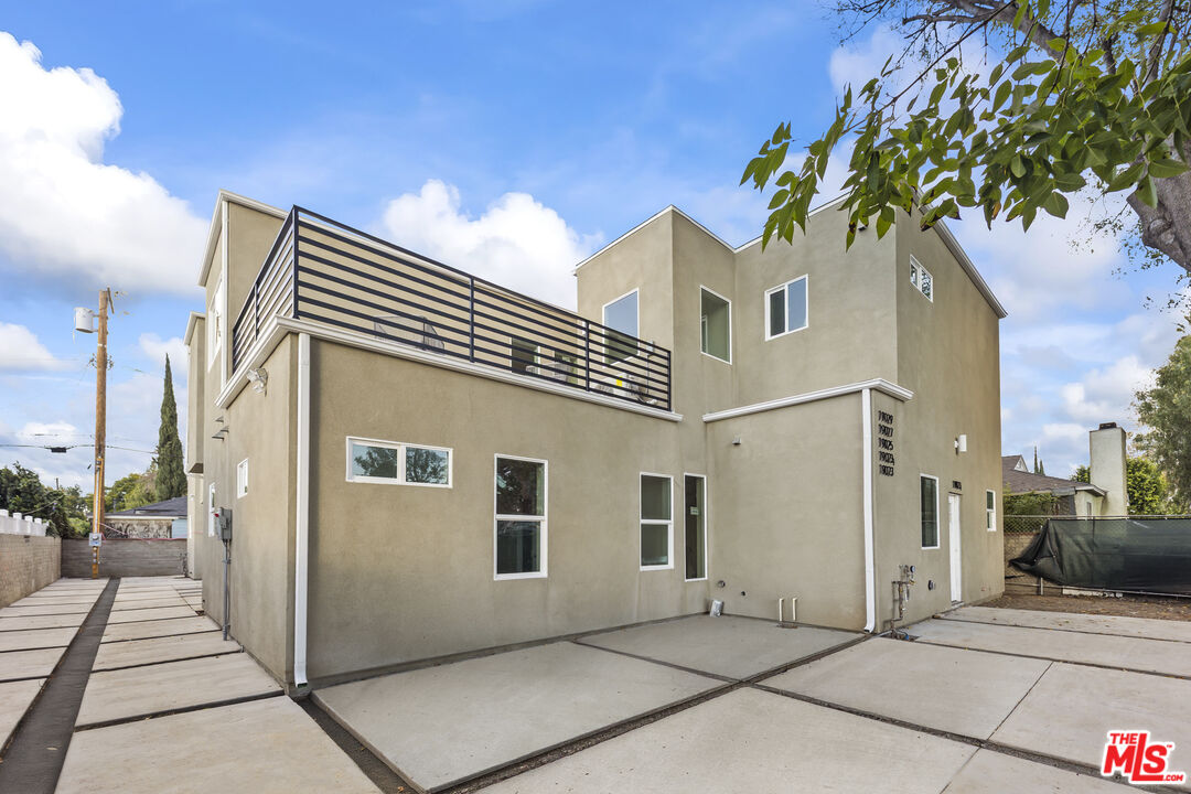 19025 Bassett St