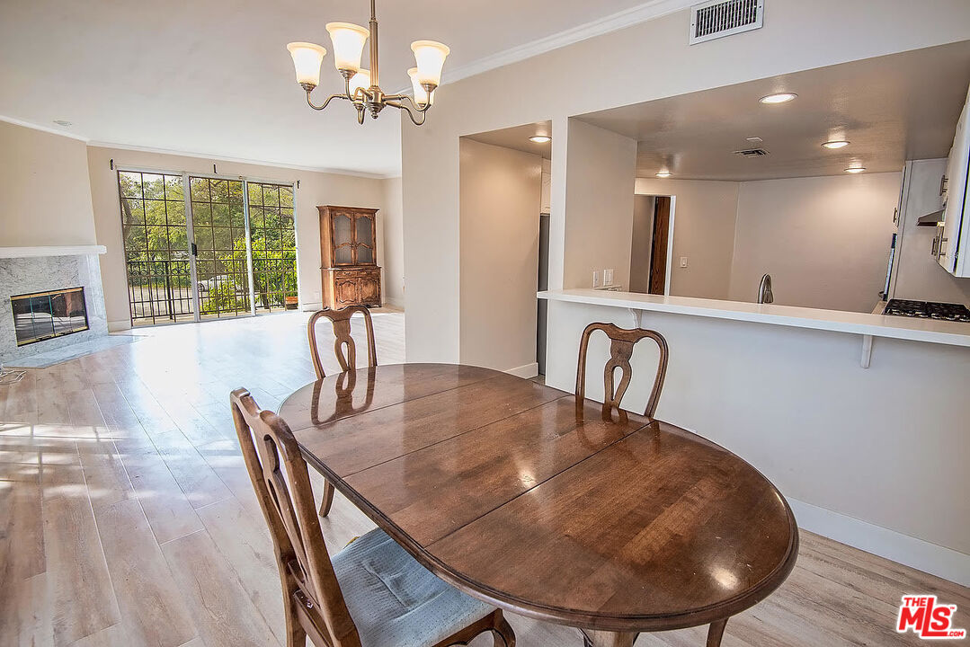 458 N OAKHURST DR Unit: 201