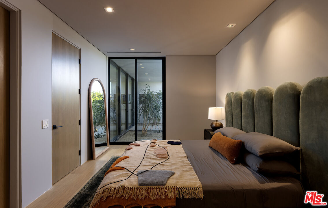 2 Echo Ln