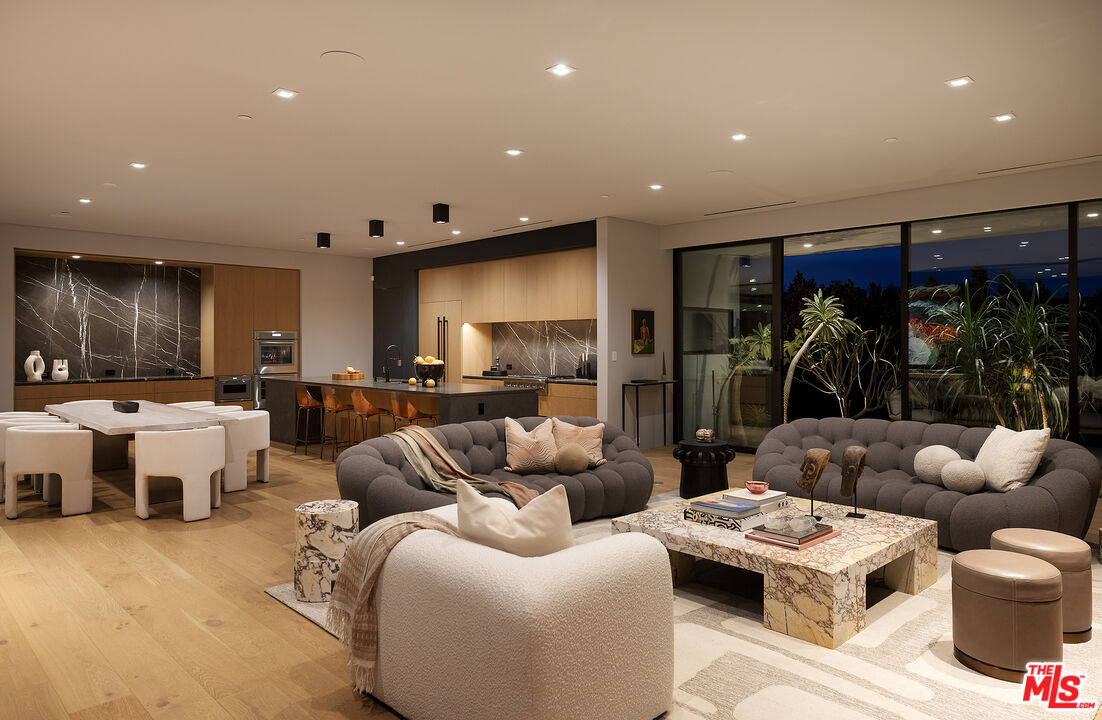 2 Echo Ln