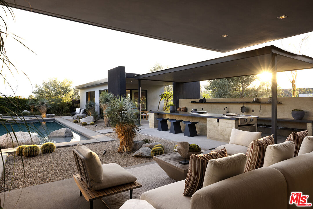 2 Echo Ln