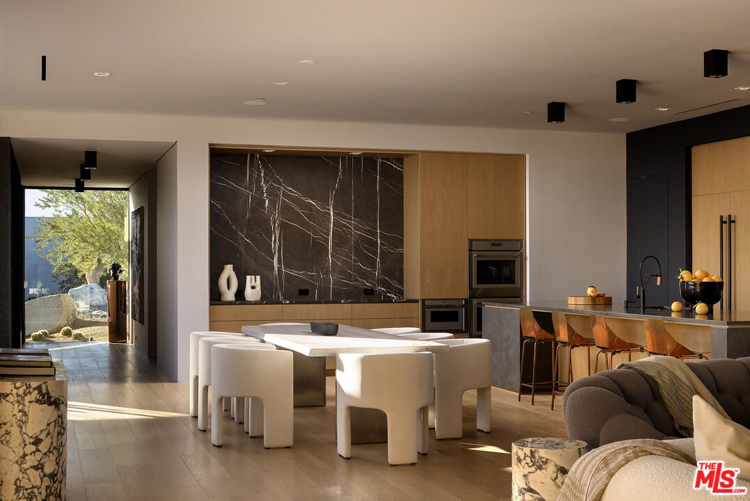 2 Echo Ln