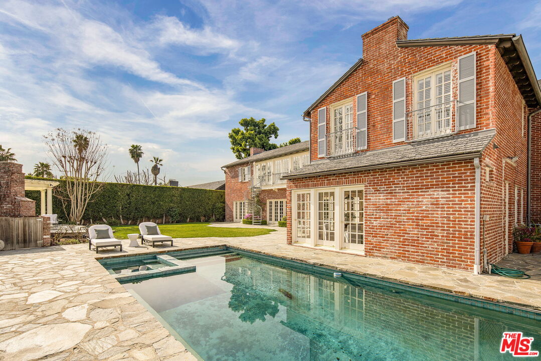 248 S Hudson Ave