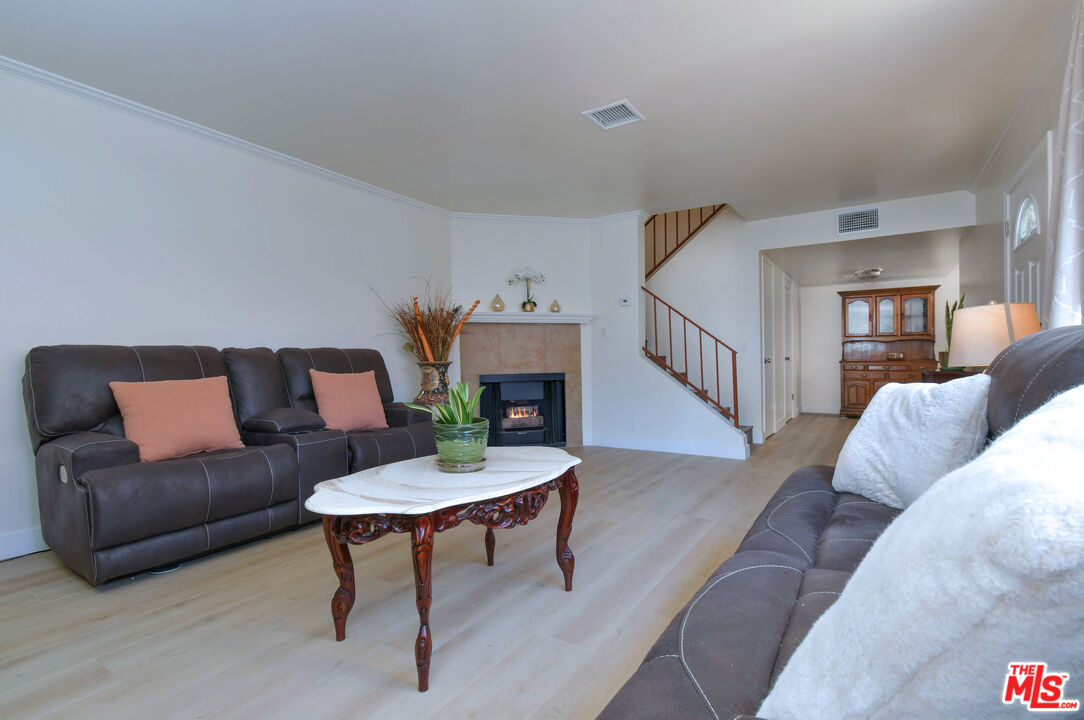 10341 Canoga Ave Unit: 22