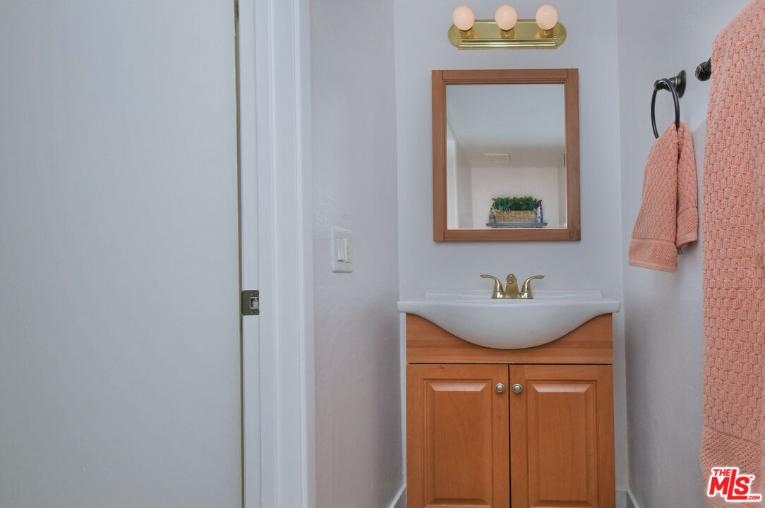 10341 Canoga Ave Unit: 22