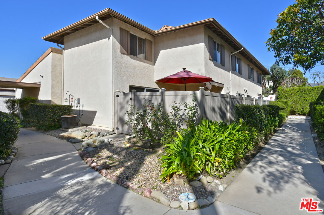 10341 Canoga Ave Unit: 22