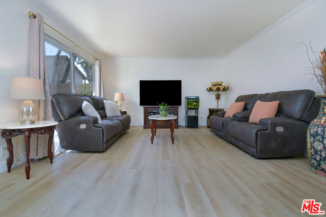 10341 Canoga Ave Unit: 22