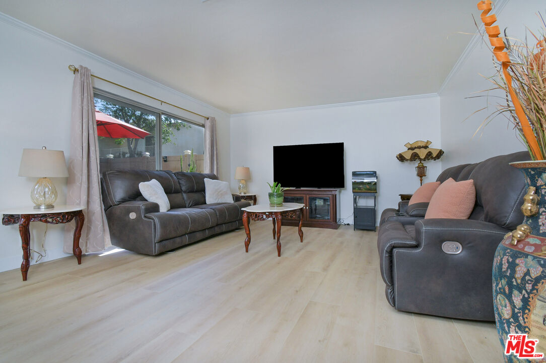 10341 Canoga Ave Unit: 22