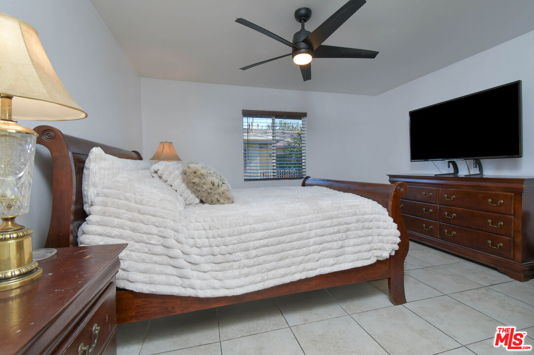 10341 Canoga Ave Unit: 22