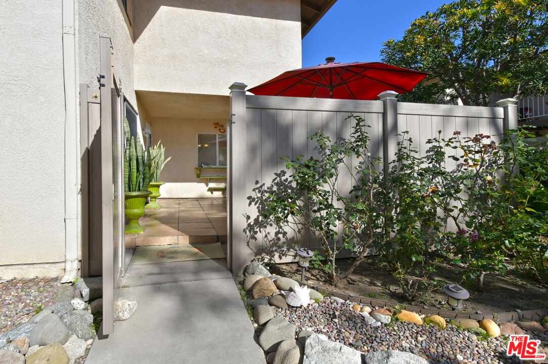 10341 Canoga Ave Unit: 22