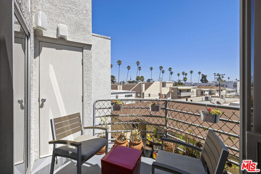 907 Lincoln Blvd Unit: PH 302