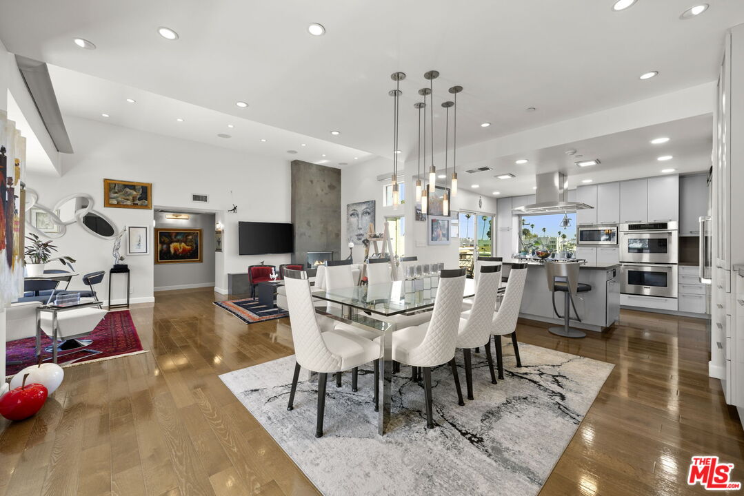 907 Lincoln Blvd Unit: PH 302