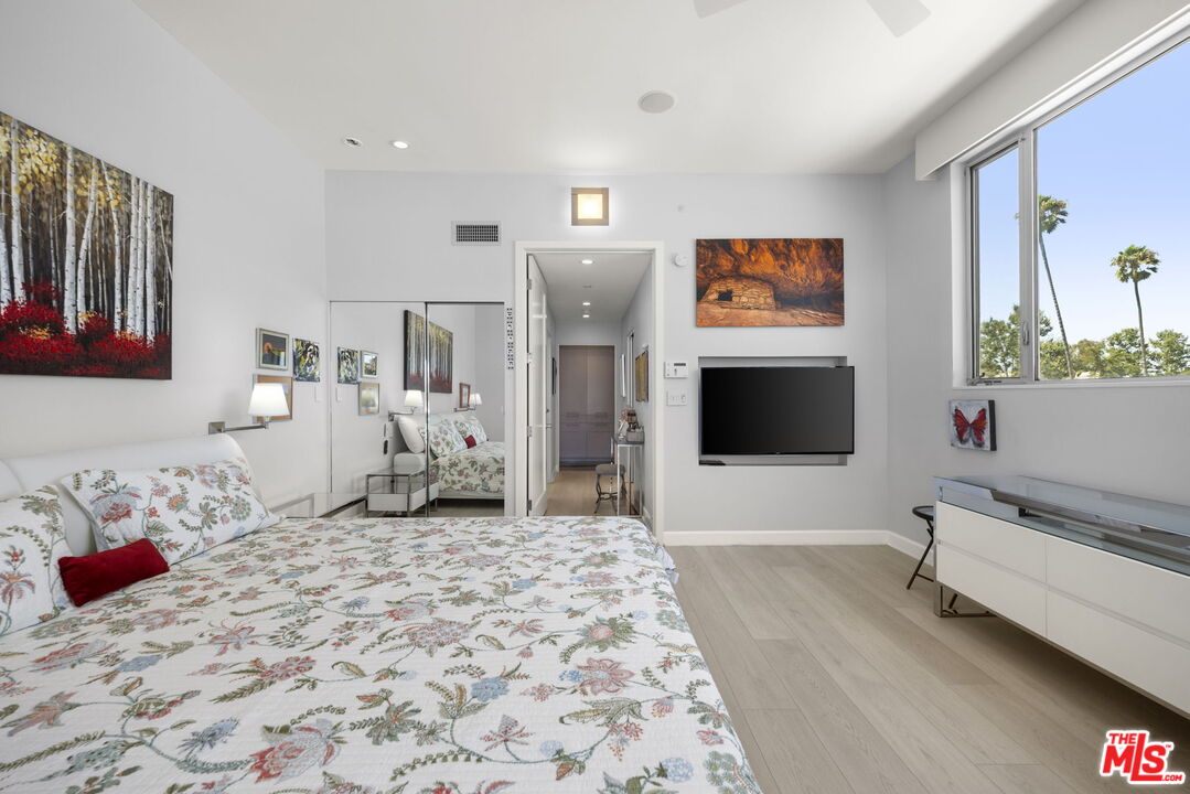 907 Lincoln Blvd Unit: PH 302