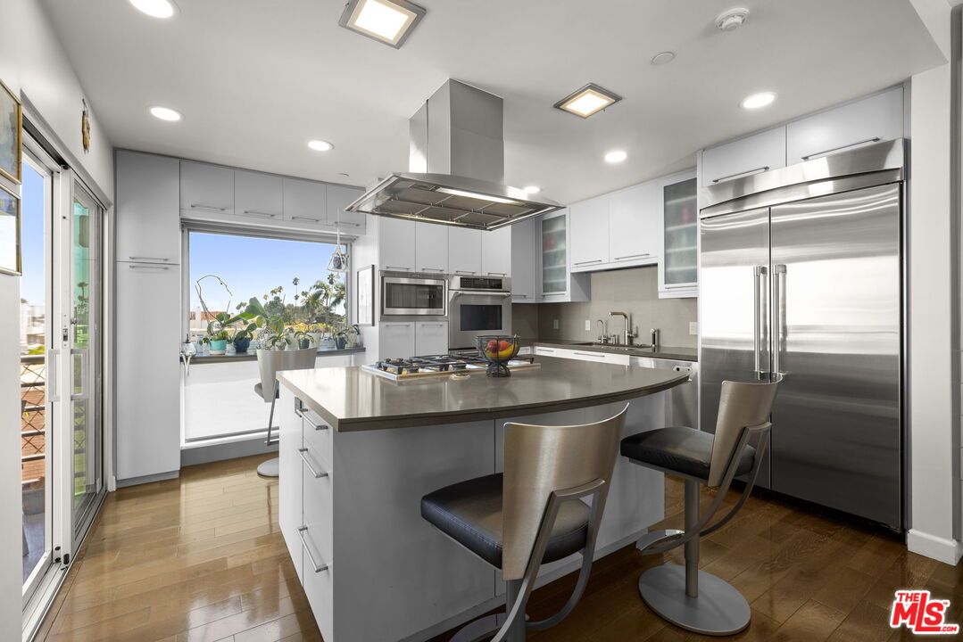 907 Lincoln Blvd Unit: PH 302
