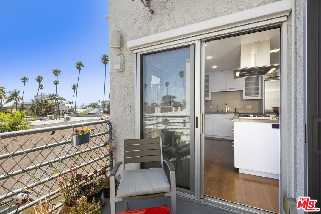 907 Lincoln Blvd Unit: PH 302