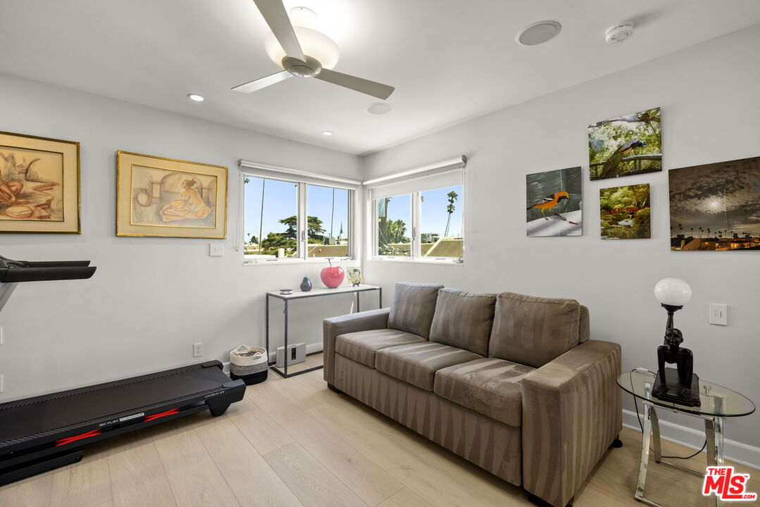 907 Lincoln Blvd Unit: PH 302