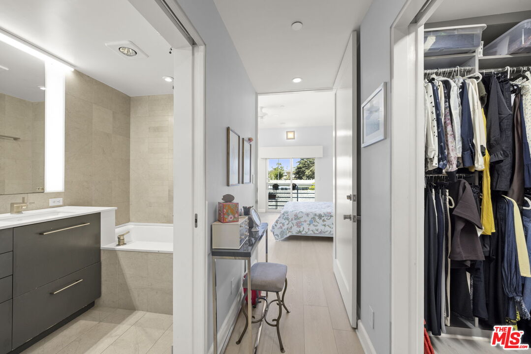 907 Lincoln Blvd Unit: PH 302