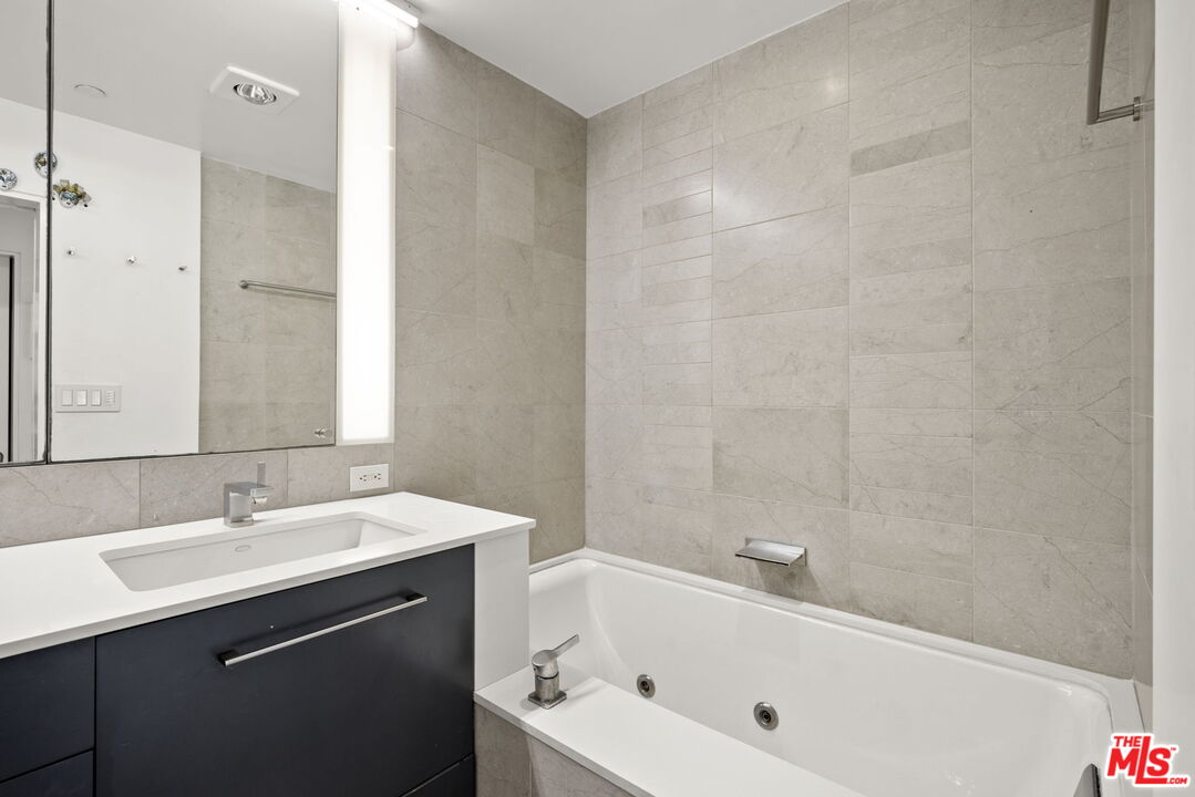 907 Lincoln Blvd Unit: PH 302