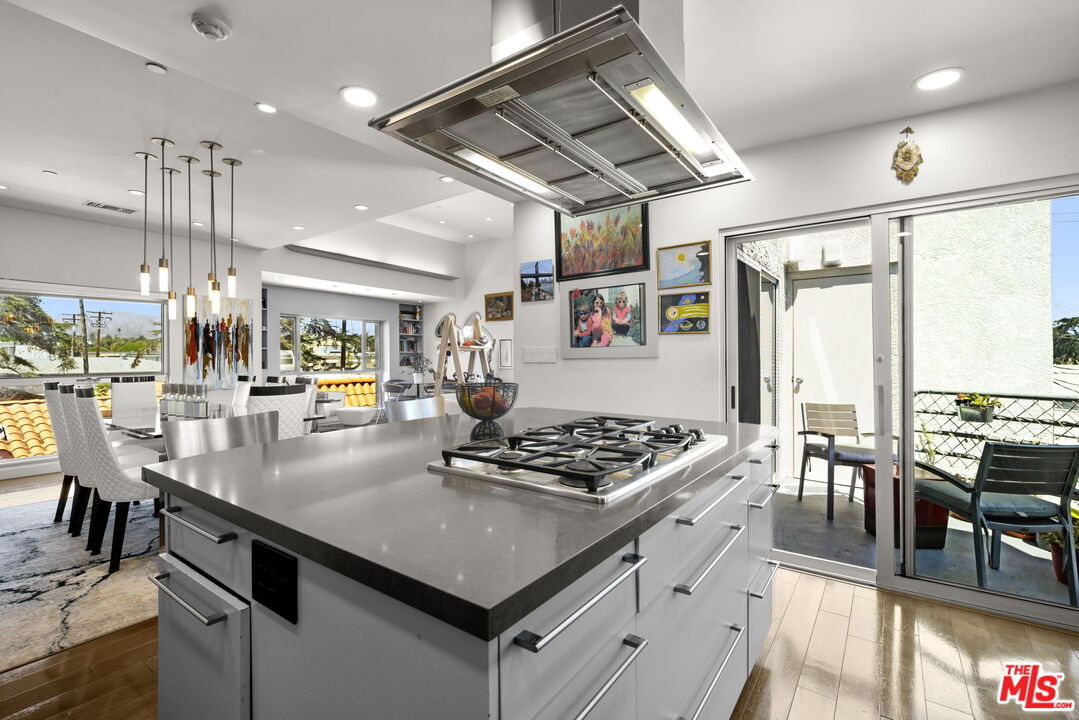 907 Lincoln Blvd Unit: PH 302