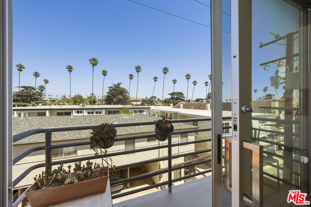 907 Lincoln Blvd Unit: PH 302