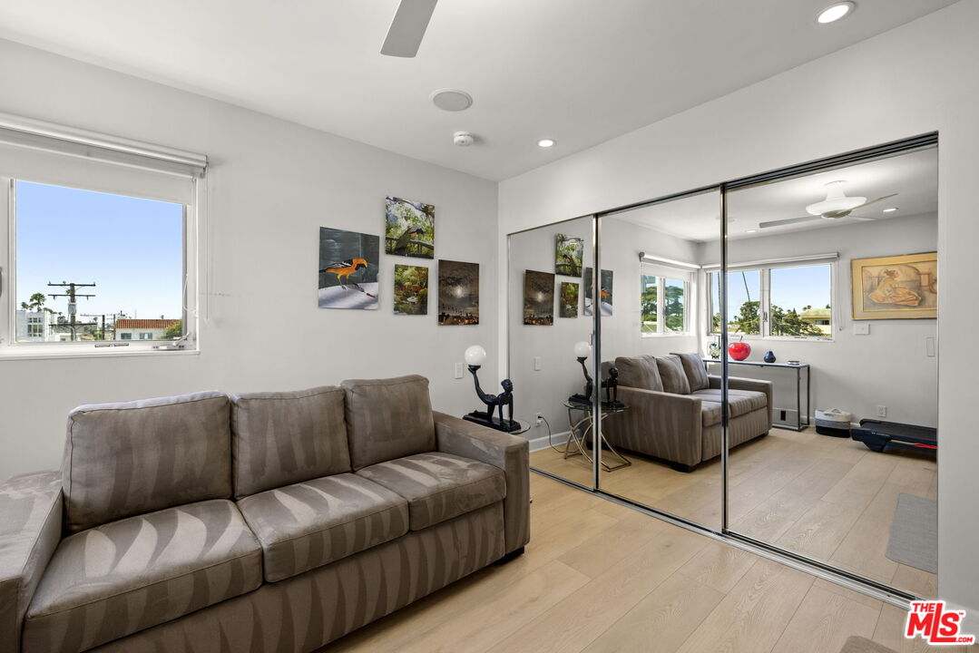 907 Lincoln Blvd Unit: PH 302