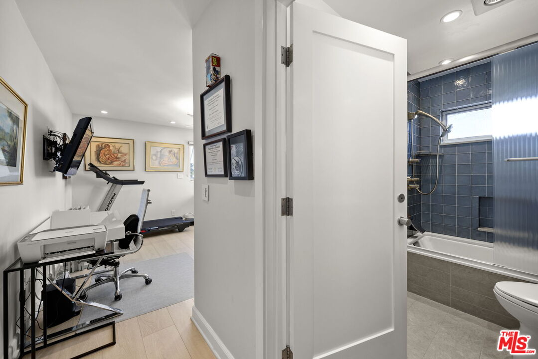 907 Lincoln Blvd Unit: PH 302