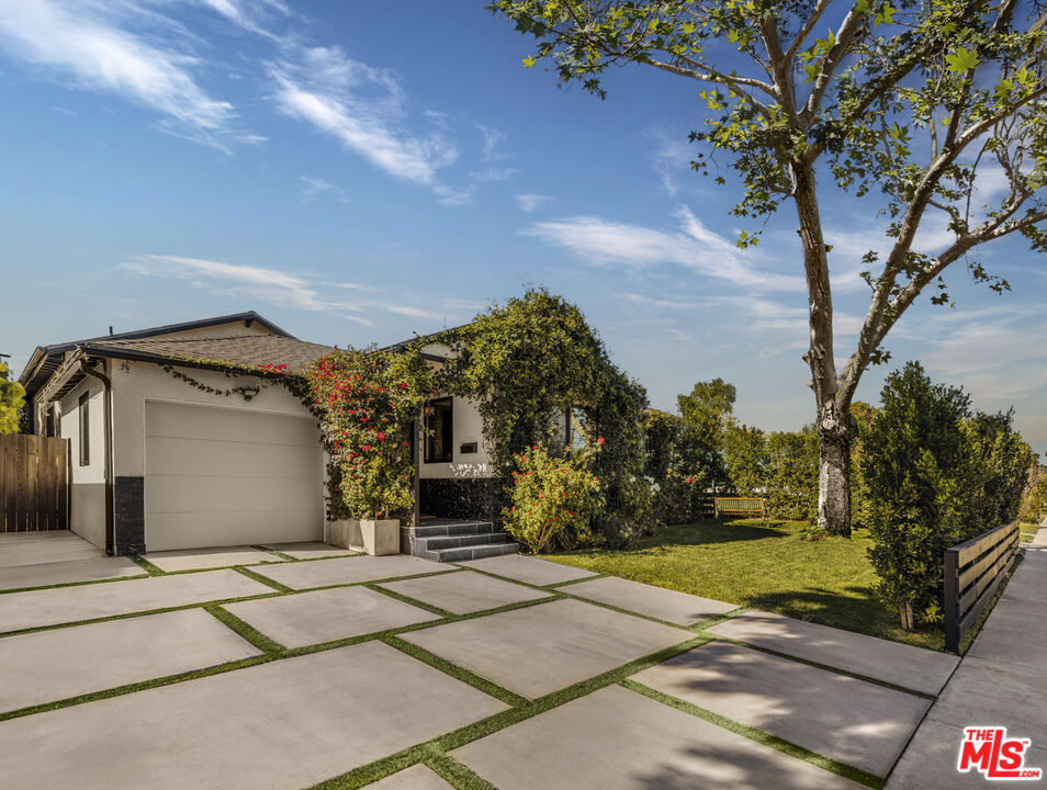 5919 Encino Ave