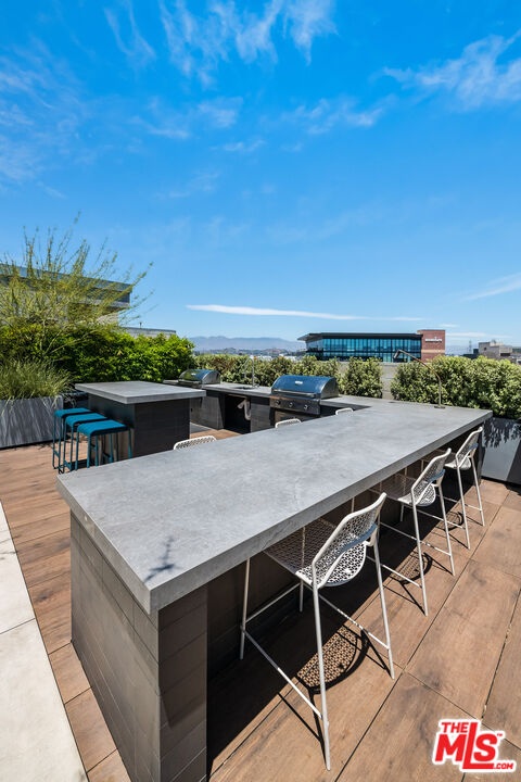 527 Molino St Unit: 206