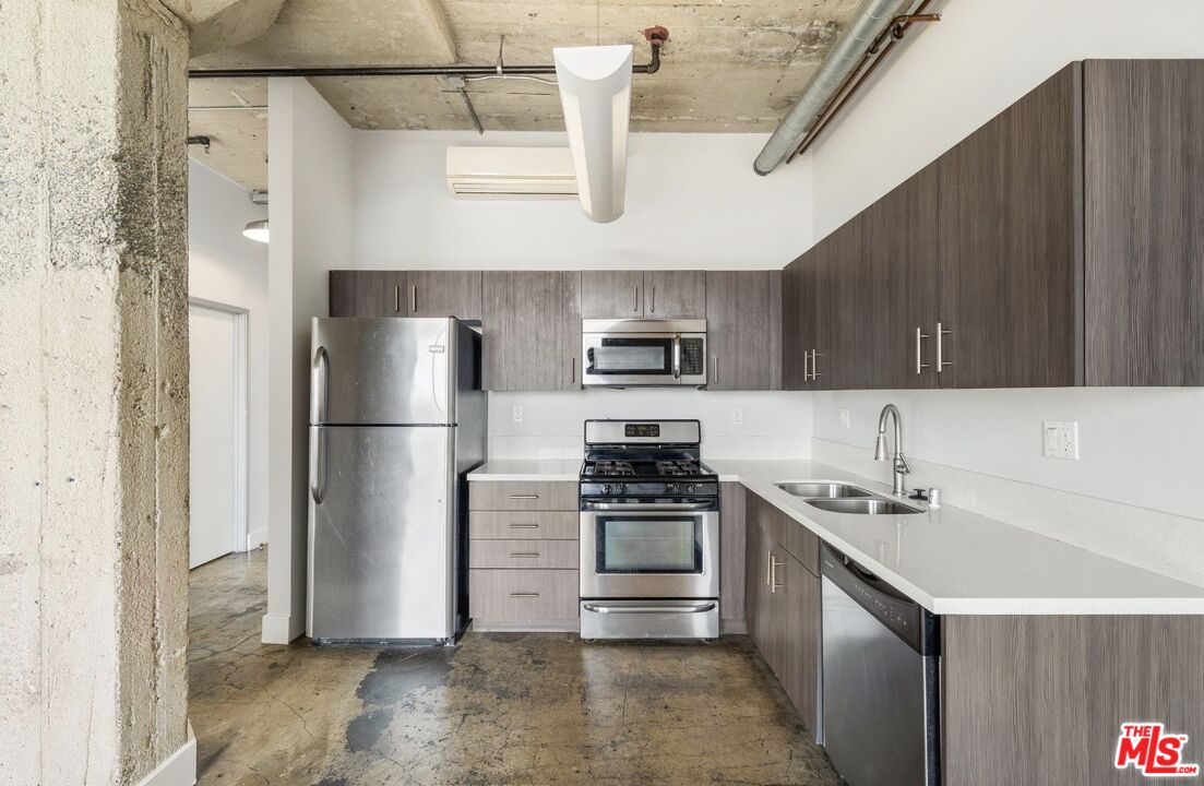 825 E 4th St Unit: 507
