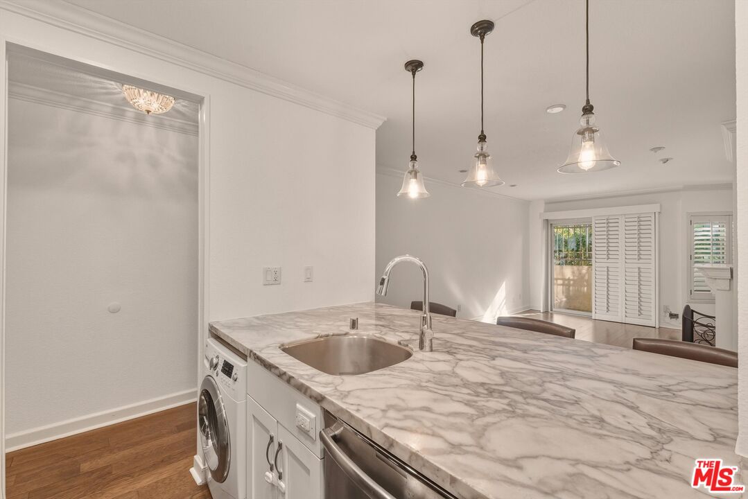 141 S Clark Dr Unit: 225