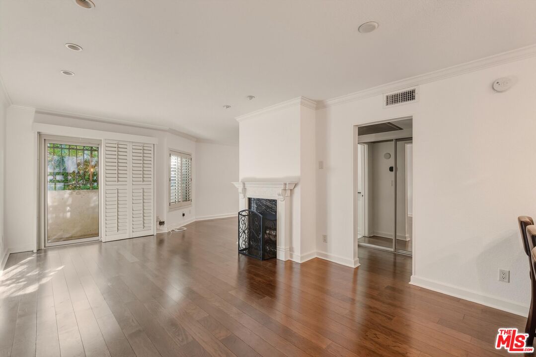 141 S Clark Dr Unit: 225