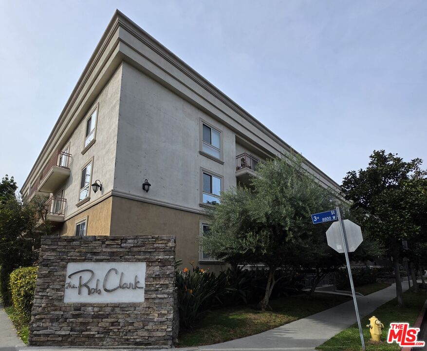 141 S Clark Dr Unit: 225