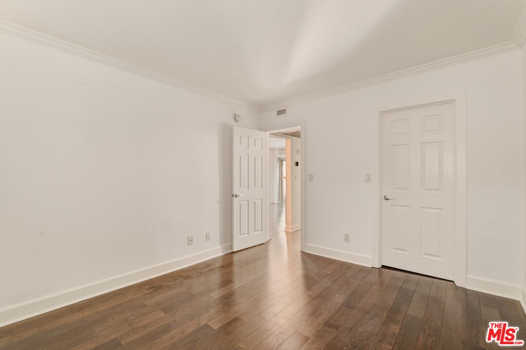 141 S Clark Dr Unit: 225