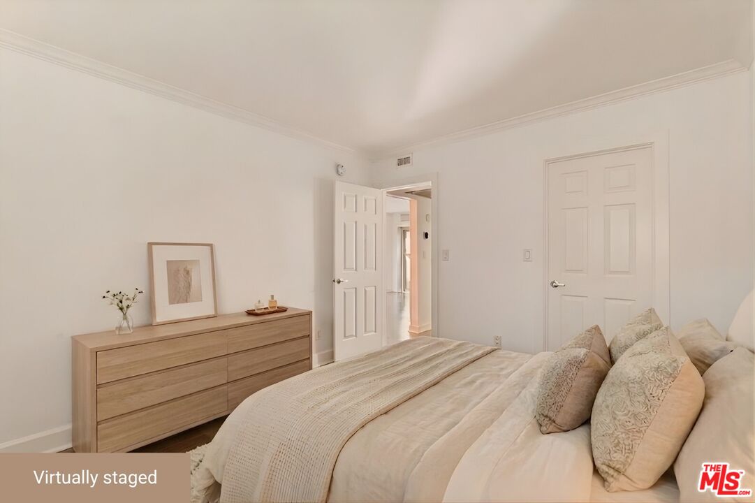 141 S Clark Dr Unit: 225