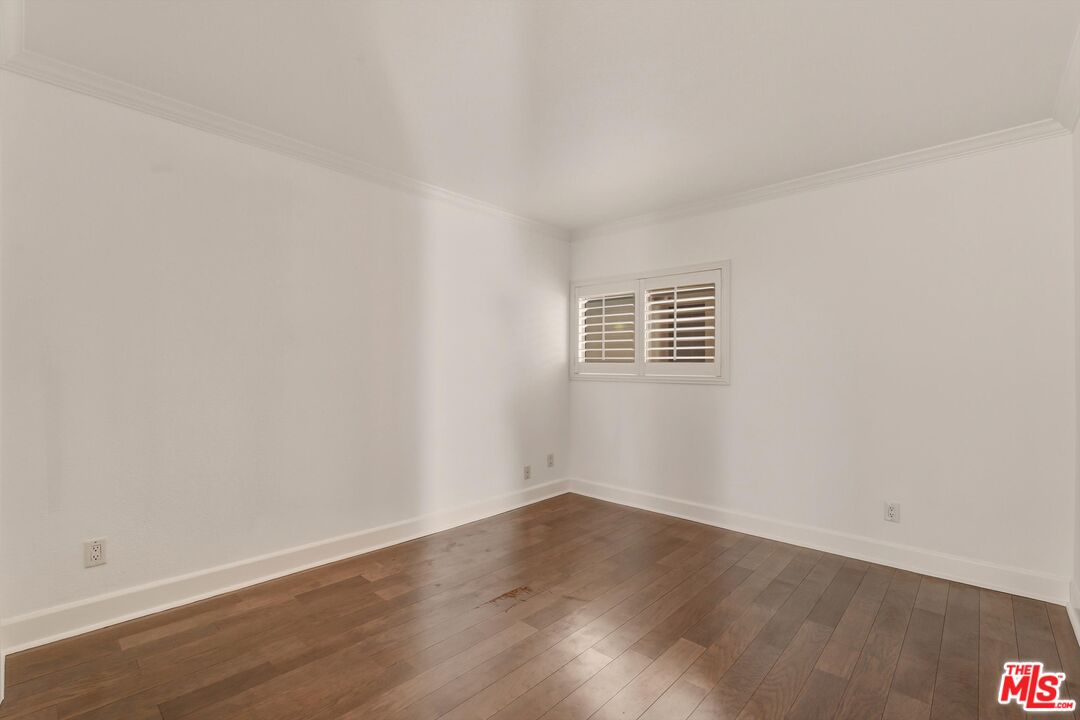 141 S Clark Dr Unit: 225
