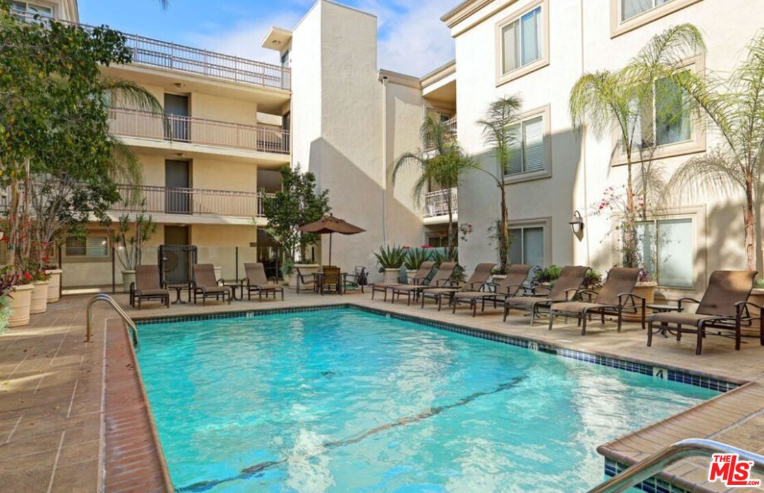 141 S Clark Dr Unit: 225