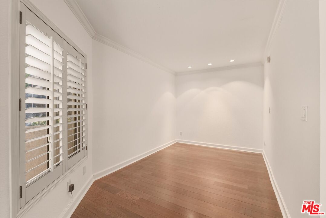 141 S Clark Dr Unit: 225
