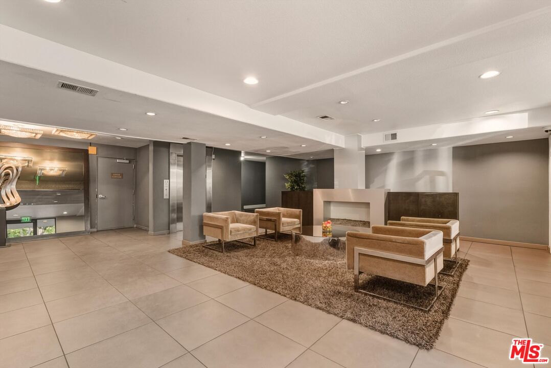 141 S Clark Dr Unit: 225