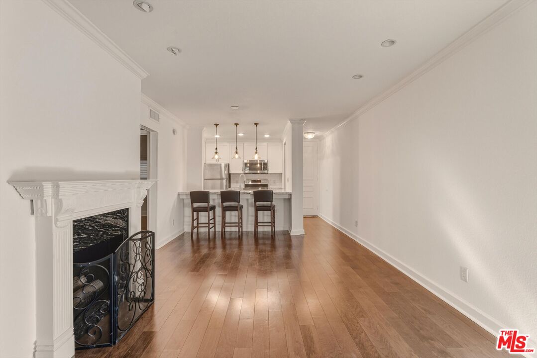 141 S Clark Dr Unit: 225