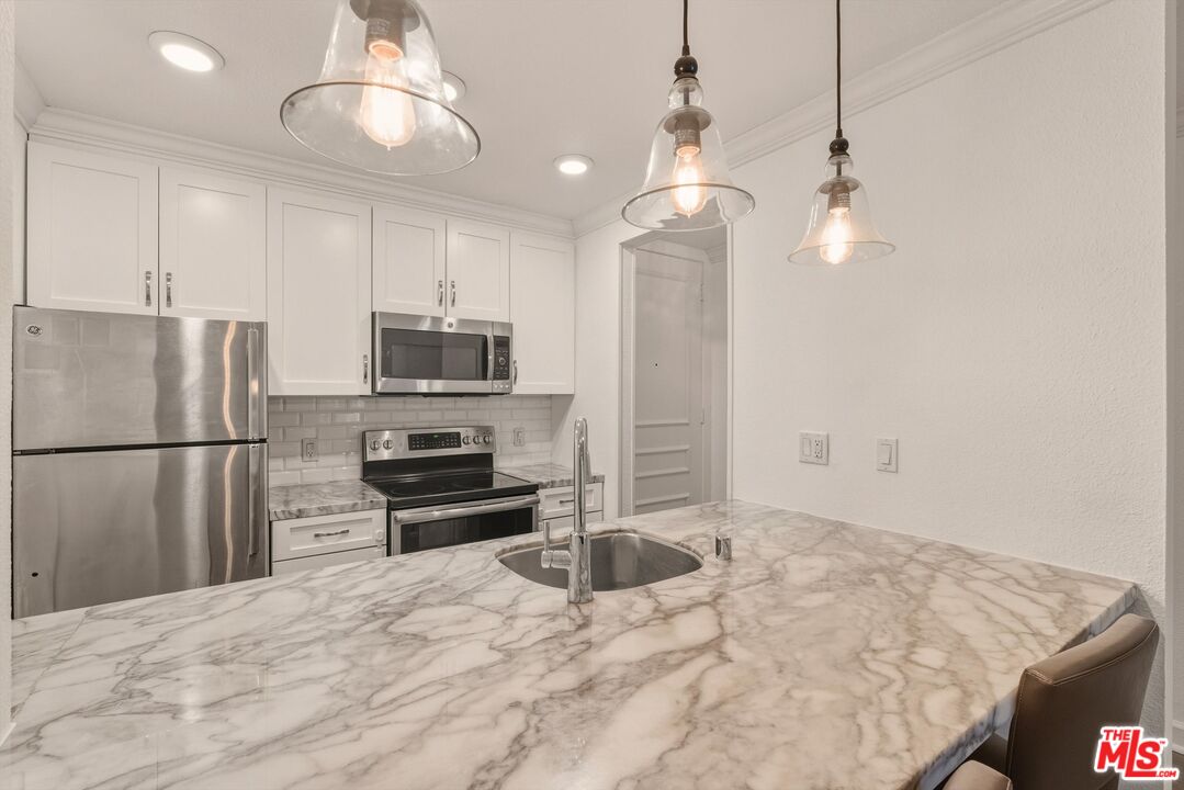 141 S Clark Dr Unit: 225
