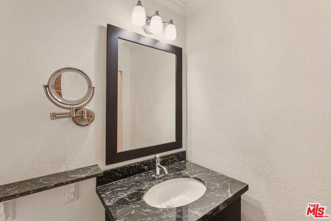 141 S Clark Dr Unit: 225