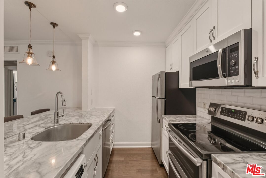 141 S Clark Dr Unit: 225
