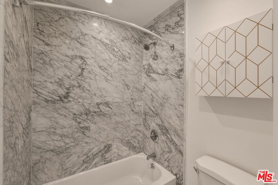 141 S Clark Dr Unit: 225