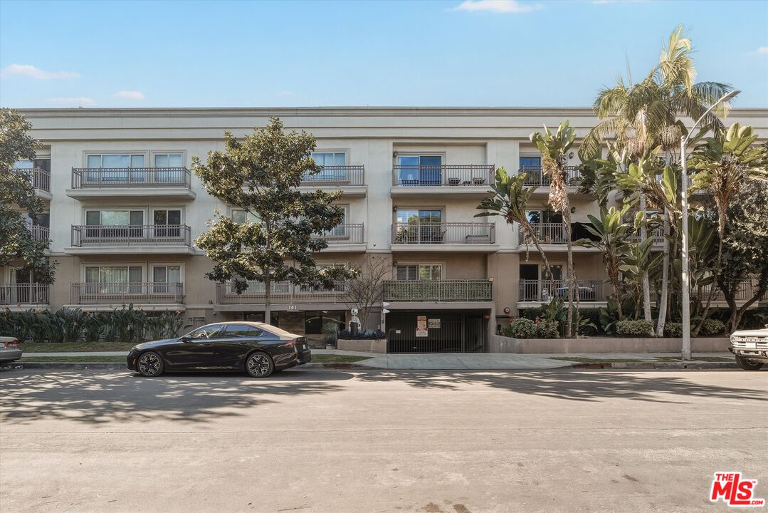 141 S Clark Dr Unit: 225
